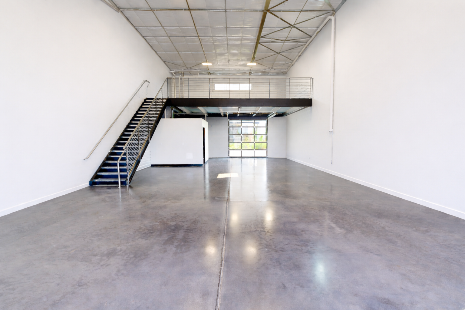 White Walls - White Theme - Natural Polish